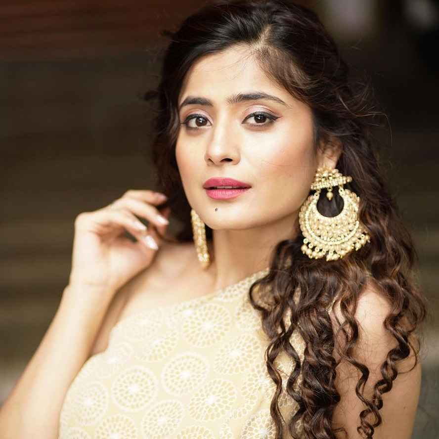 বাড়ি থেকে অভিনেত্রীর ঝুলন্ত মরদেহ উদ্ধার