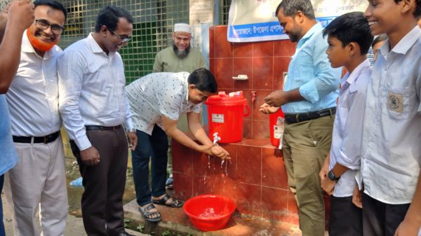 কুলাউড়ায় স্যানিটেশন মাস ও বিশ্ব হাত ধোয়া দিবস উদযাপন