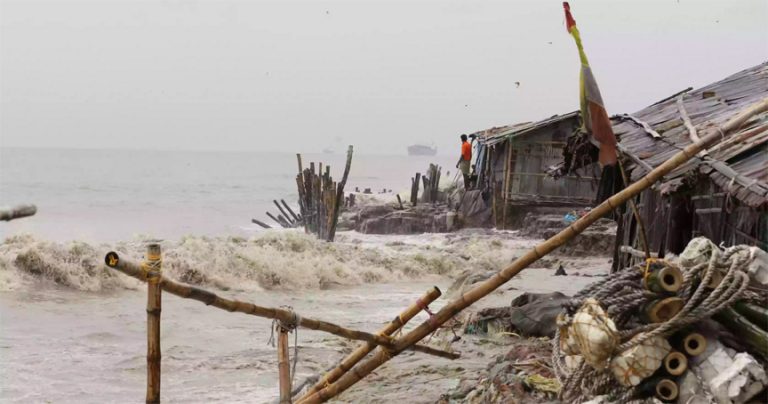 সিত্রাংয়ে ১০ হাজার ঘরবাড়ি ক্ষতিগ্রস্ত