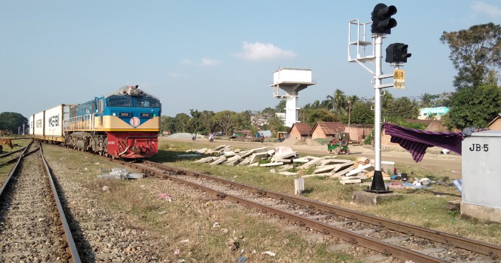 ঢাকা-চট্টগ্রাম-সিলেটের মধ্যে দেড় ঘন্টা পর ট্রেন চলাচল স্বাভাবিক