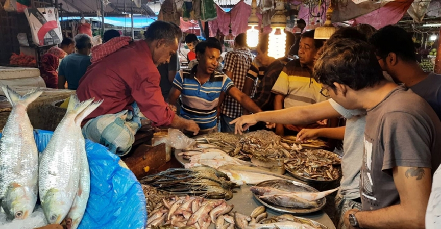 ডিমের সঙ্গে বেড়েছে মাছের দামও