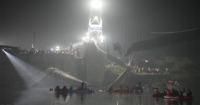 গুজরাটে সেতু ভেঙে নিহত বেড়ে ১৪১