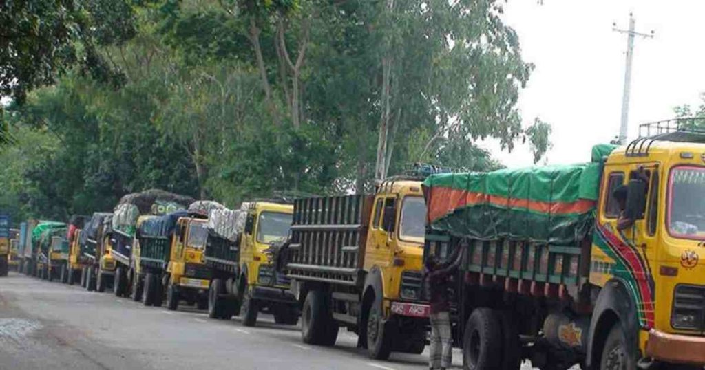 পাথর উত্তোলনে নিষেধাজ্ঞা: সিলেটে ৪৮ ঘণ্টার পণ্যবাহী পরিবহন ধর্মঘট শুরু