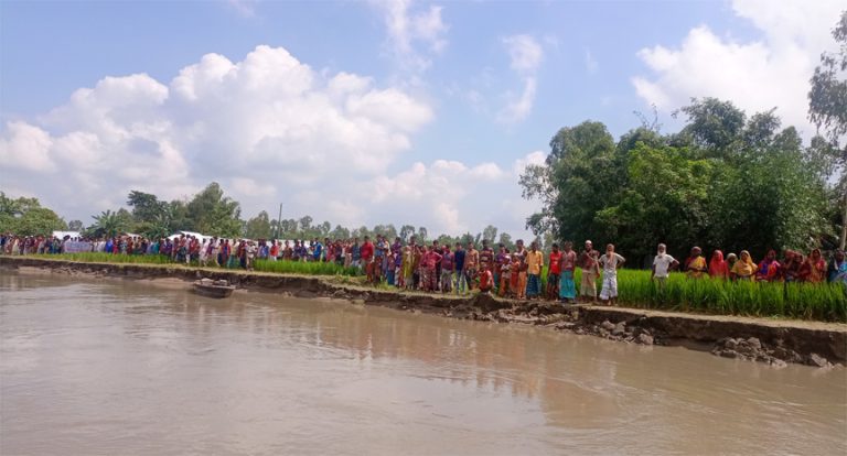 ধরলার তীব্র ভাঙন মুখে ৫ শতাধিক পরিবার