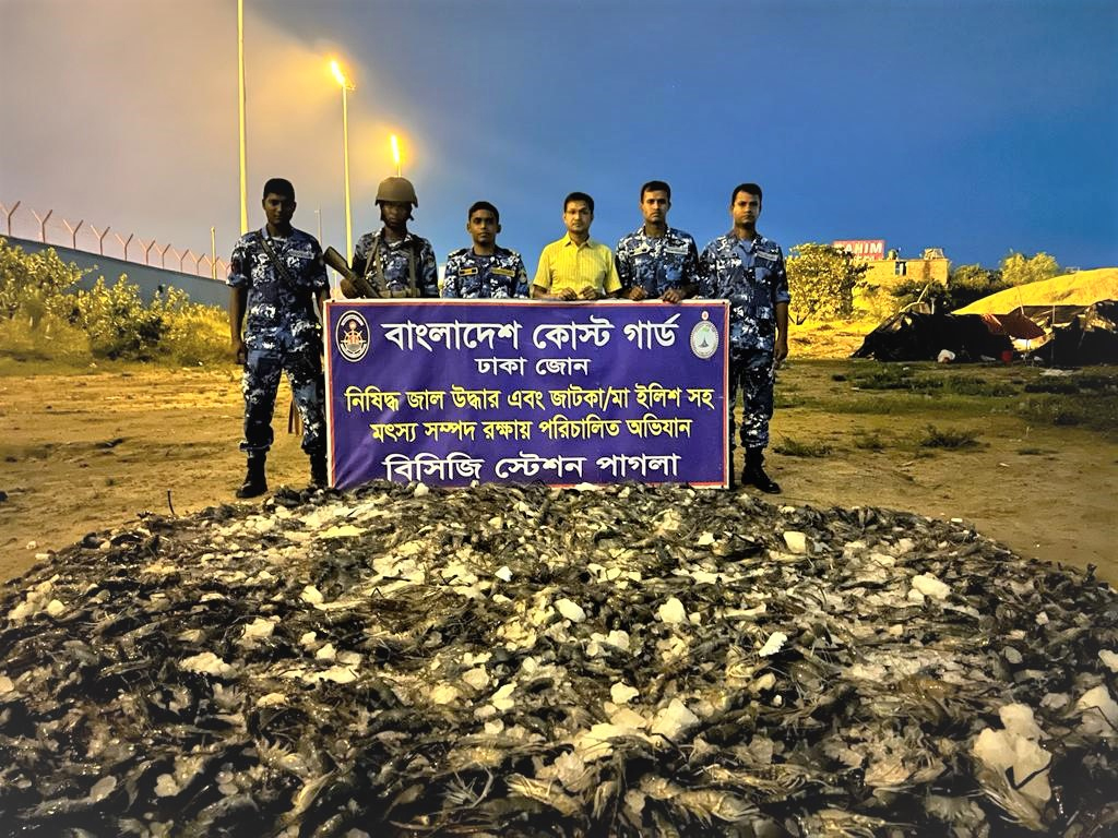 কোস্টগার্ডের অভিযানে ১০ হাজার কেজি জেলিযুক্ত চিংড়ি জব্দ