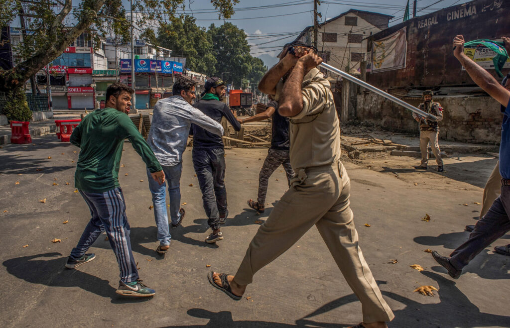 ভারতে থানায় ঢুকে পুলিশকে মারধর, আহত ৩৬
