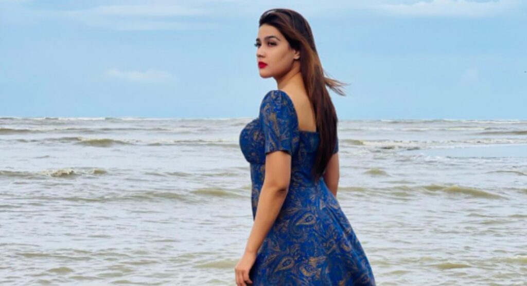 যে কারণে রাজনীতিতে মাহি