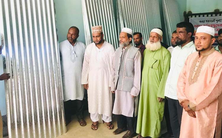 দক্ষিণ সুরমায় বন্যায় ক্ষতিগ্রস্হ পরিবারের মধ্যে জামায়াতের ঢেউটিন বিতরন