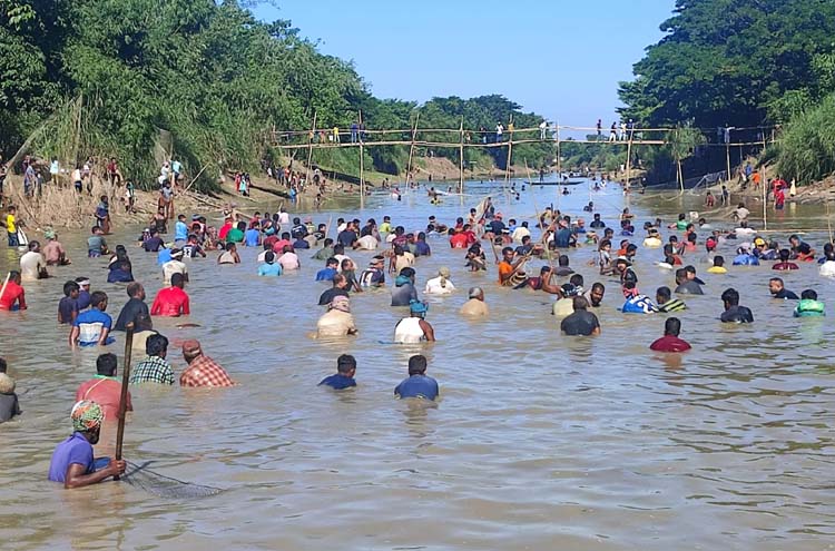 জুড়ীতে ঐতিহ্যবাহী পলো বাইচ