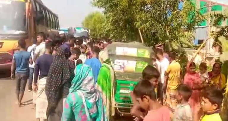 বাস-অটোরিকশার মুখোমুখি সংঘর্ষে নিহত ৪
