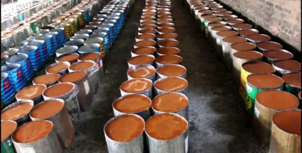 কুষ্টিয়ায় ফিটকারী, রঙ, সোডা, হাইড্রোজ দিয়ে তৈরি হচ্ছে আখের গুড়!