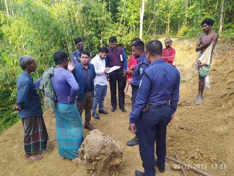 জুড়ীতে টিলার মাটি কাটার দায়ে জরিমানা 