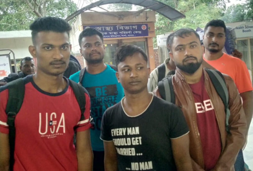 সাজাভোগ শেষে দেশে ফিরলেন ৭ বাংলাদেশি যুবক