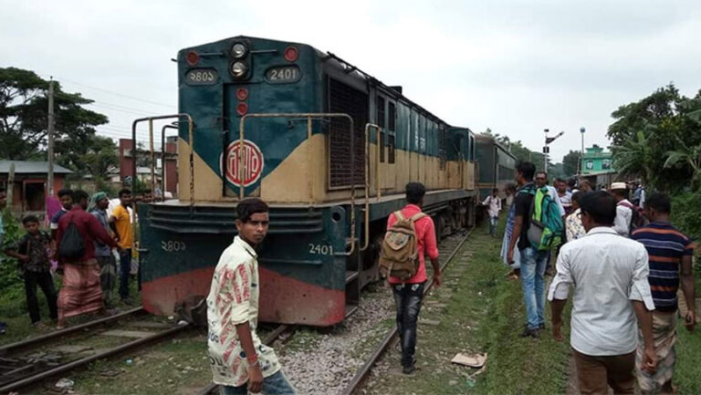  রেললাইন থেকে ২ জনের লাশ উদ্ধার