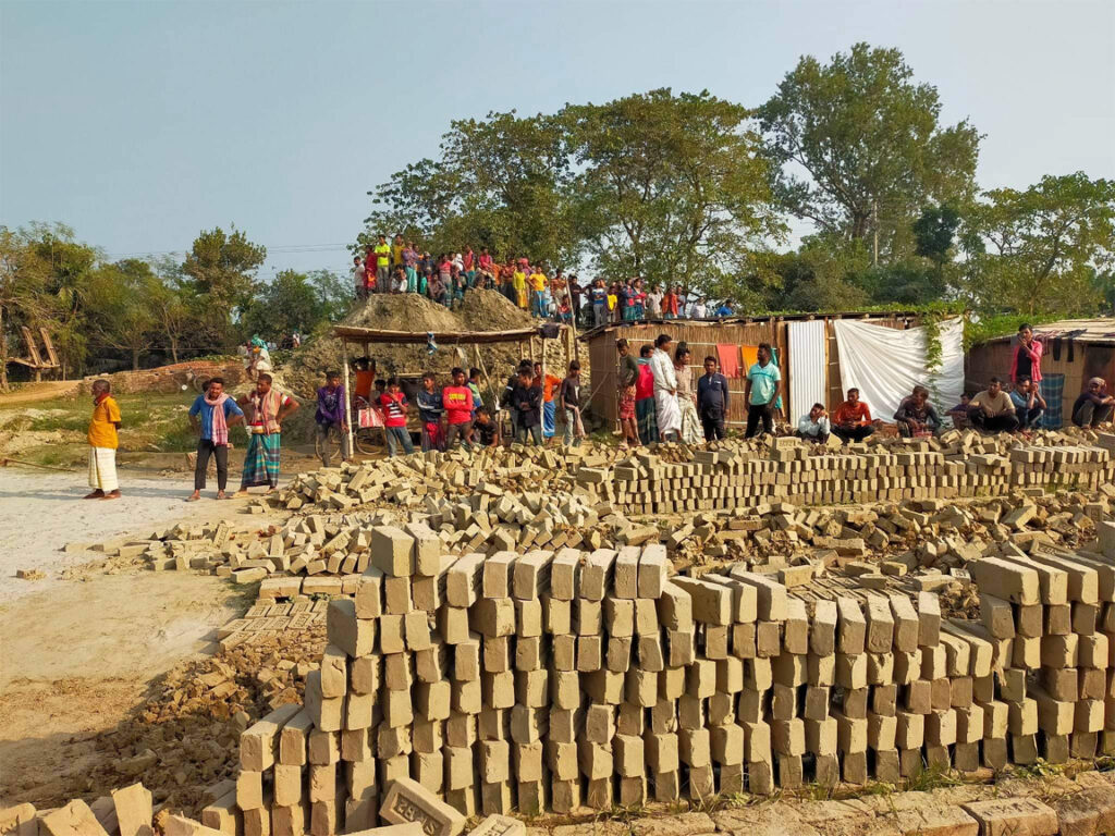 ৭ অবৈধ ইটভাটা গুড়িয়ে দিলো আদালত