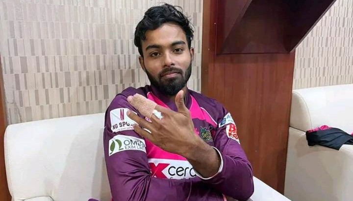 হৃদয়ের আঙুলে ৮ সেলাই