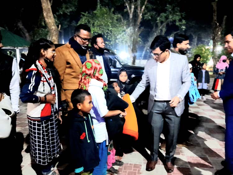 পথশিশু সংগঠন বাংলার নাট্যলোক শীতবস্ত্র বিতরণ