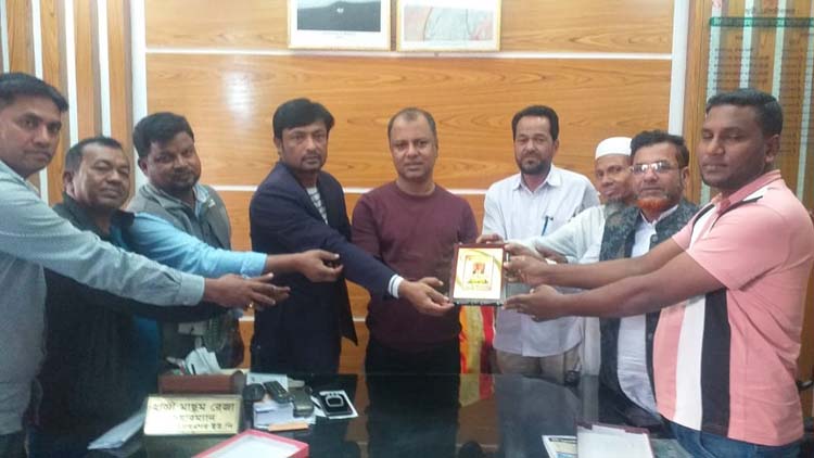 জুড়ী জায়ফরনগর ইউপি চেয়ারম্যান মাছুম রেজাকে সম্মাননা স্মারক প্রদান 