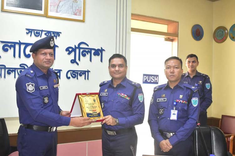 টানা ৪র্থ বারের মতো জেলার শ্রেষ্ঠ ওসি কুলাউড়ার আব্দুছ ছালেক