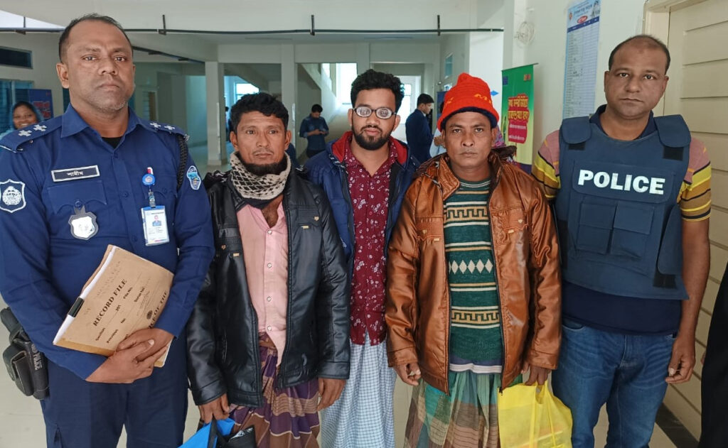 রাতভর পুলিশের অভিযান, অপহৃত তিন শ্রমিক উদ্ধার