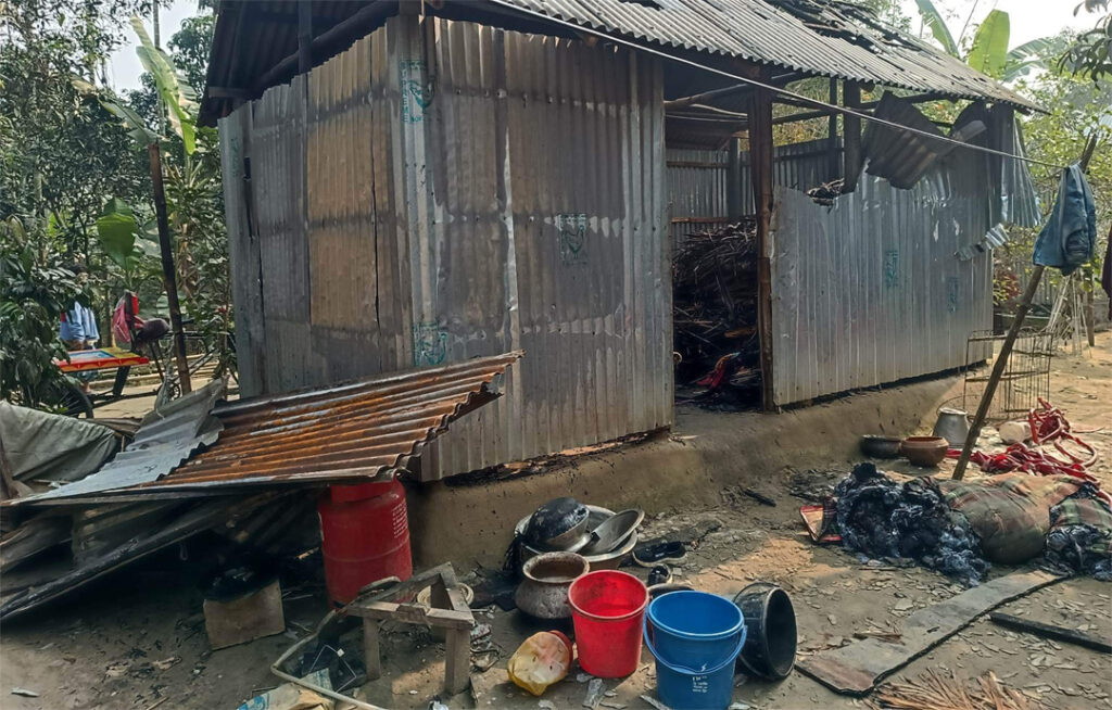 আগুনে পুড়ে দুই শিশুর মৃত্যু