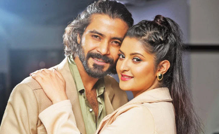 প্রথম বিবাহবার্ষিকীতে পরী ও রাজের কথা