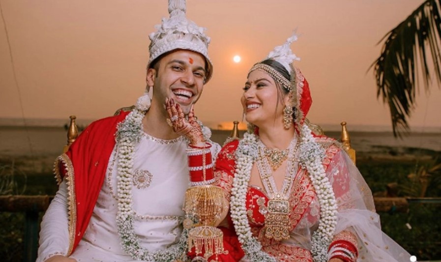 বাগদান সম্পন্ন করলেন ‘নাগিন’ খ্যাত অভিনেত্রী