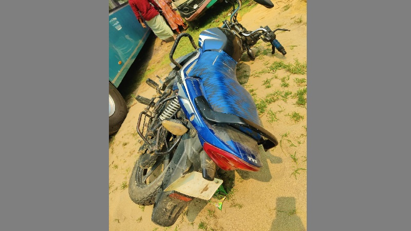 বাসের ধাক্কায় দুই মোটরসাইকেল আরোহী নিহত