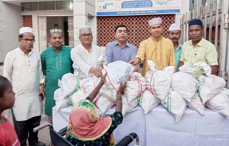 কুলাউড়ায় ৬০ দুঃস্থ পরিবার পেলেন নাজনিন সুলতানা শিখার খাদ্য সহায়তা