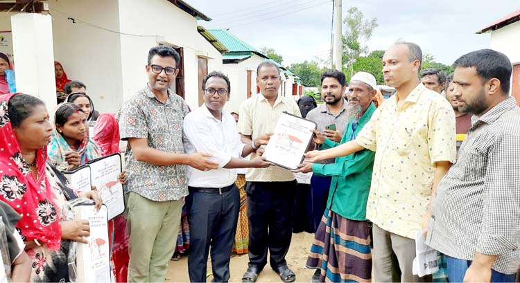 ঈদের আগে ৩৬ ভূমিহীন পরিবার পেল প্রধানমন্ত্রীর উপহার