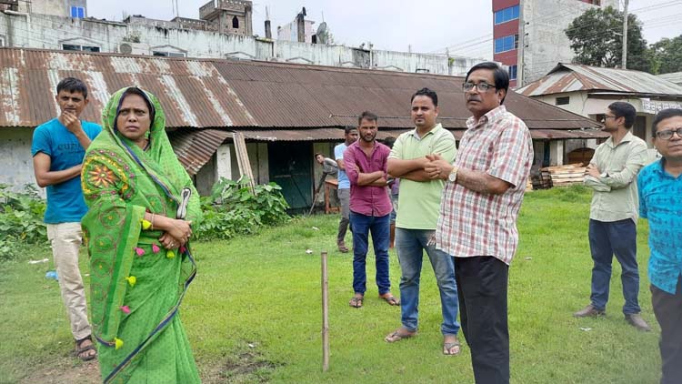 দীর্ঘদিন পর কুলাউড়ায় ৪২ লাখ টাকা ব্যয়ে দৃষ্টিনন্দন শহীদ মিনার নির্মাণ হচ্ছে