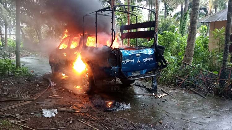 কুলাউড়ায় বিক্ষুদ্ধ জনতার বিজয় মিছিল, বিভিন্ন সরকারি স্থাপনায় অগ্নিসংযোগ, ভাংচুর 