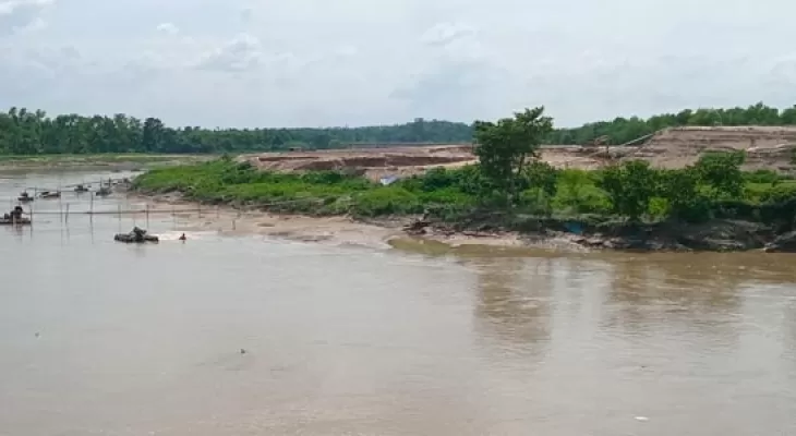 ক্ষতিগ্রস্ত হচ্ছে শ্রীমঙ্গল-শমশেরনগর-চাতলা সড়ক; ঝুঁকির মুখে শরীফপুরে মনু সেতু