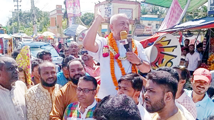 ১৩ বছর পর কুলাউড়ায় ফিরলেন বিএনপি নেতা শরীফুজ্জামান