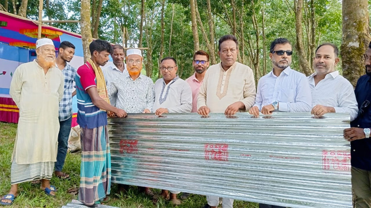 ঘরহারা বন্যার্তদের পাশে কুলাউড়া এসোসিয়েশন অব নিউজার্সি  ইউএসএ