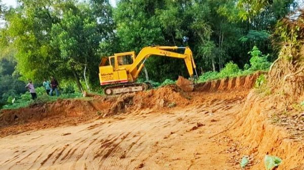 কুলাউড়ায় সরকারি টিলা কেটে জরিমানা গুনলেন ব্যক্তি