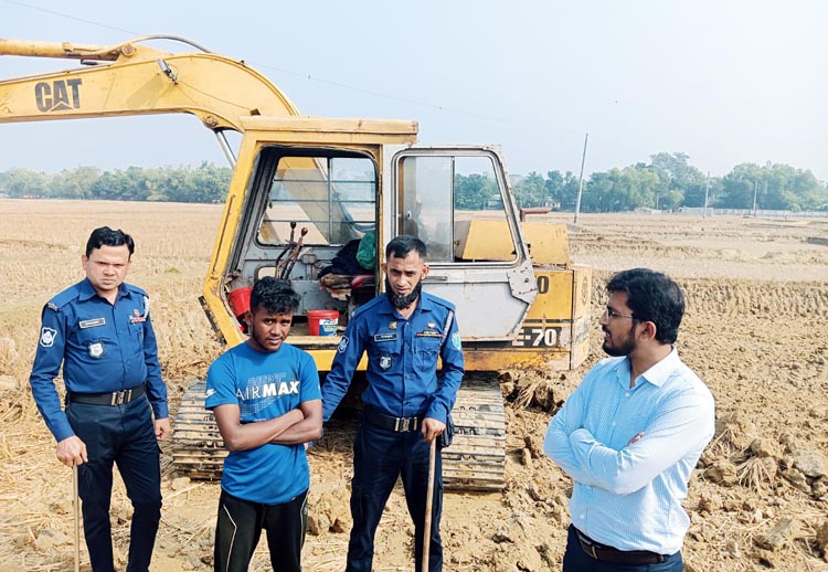 কুলাউড়ায় মাটি কাটার দায়ে এক ব্যক্তিকে লক্ষ টাকা জরিমানা