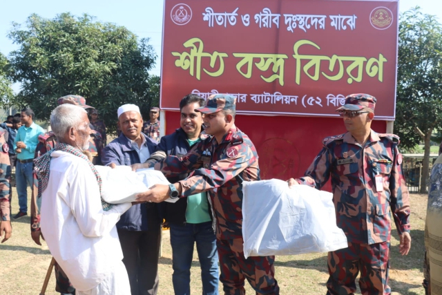 জুড়ীতে বিজিবি-৫২ ব্যাটালিয়নের শীতবস্ত্র পেলেন দুই শতাধিক হতদরিদ্র শীতার্ত নারী-পুরুষ