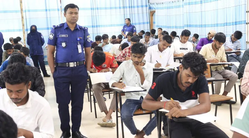 মৌলভীবাজারে কনস্টেবল পদে নিয়োগের লিখিত পরীক্ষা সম্পন্ন