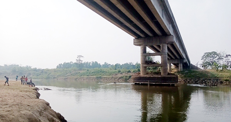 নিয়ম না মেনে বালু উত্তোলনে হুমকির মুখে রাজাপুর ও কটারকোনা সেতু