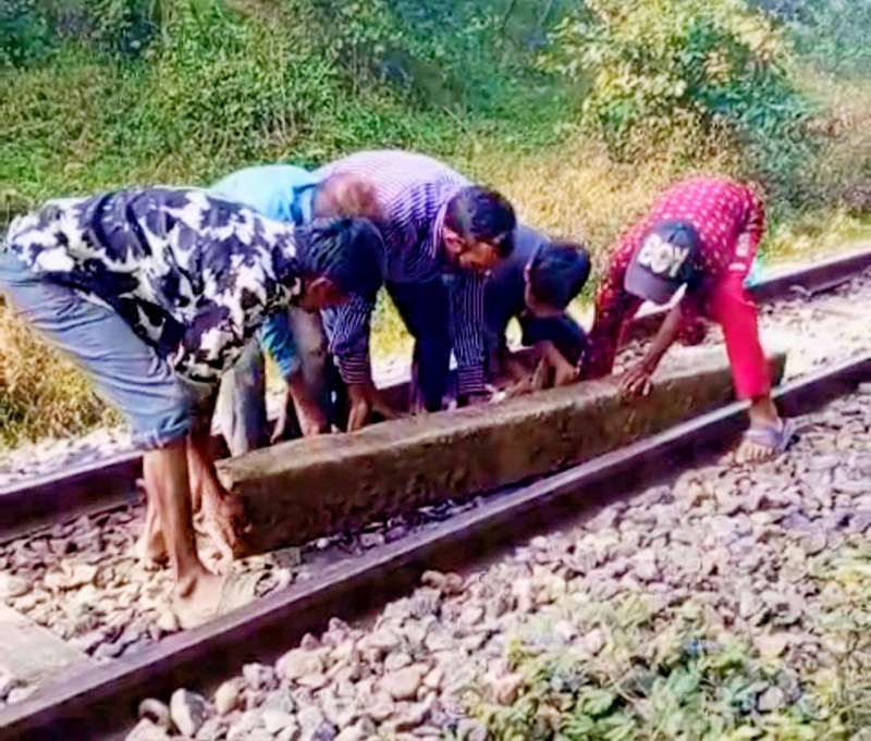 কমলগঞ্জে ট্রেন দুর্ঘটনার চেষ্টা ব্যর্থ!