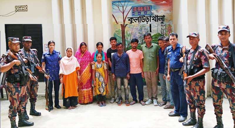 কুলাউড়া সীমান্তে পুশ ইন করা ১০ জনকে পরিবারের কাছে হস্তান্তর 