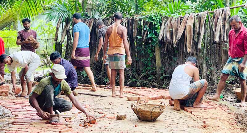 কুলাউড়ায় স্বেচ্ছাশ্রমে এক কিলোমিটার রাস্তা মেরামত