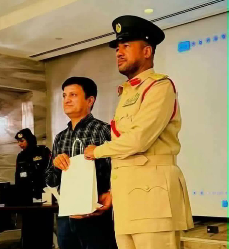 আমিরাতে কুড়িয়ে পাওয়া ২০ হাজার দিরহাম ফিরিয়ে দিলেন প্রবাসী রুকন উদ্দিন