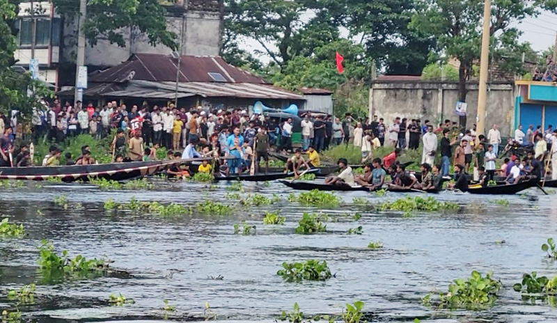 হাকালুকি হাওরে ঐতিহ্যবাহী নৌকা বাইচ