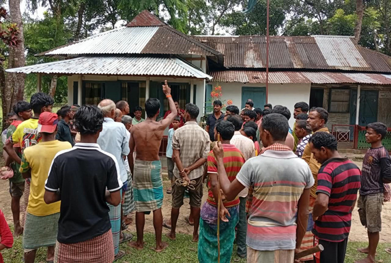 বিজয়া চা-বাগানে পিএফের ফান্ডের টাকা আত্মসাতের ঘটনায় উত্তেজনা, শ্রমিকদের বিক্ষোভ