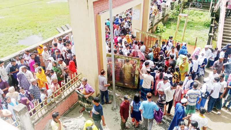 বেতাগী মডেল প্রাথমিক বিদ্যালয় বৈদ্যুতিক মিটারে শর্টসার্কিট  : আতঙ্কে আহত ১৫ শিক্ষার্থী